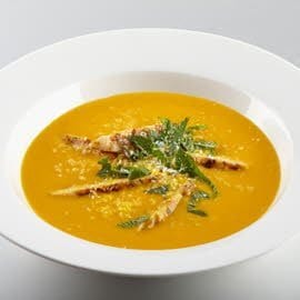 Soupe de carottes, potiron, poulet au gingembre et à la noix de coco