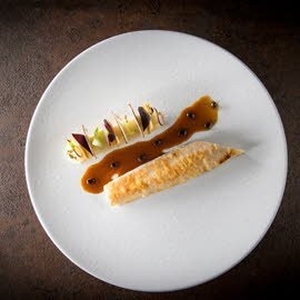 Filet de Sole, mousseline de ratte, croustillant de peau de volaille