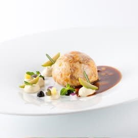 Gestoofde lamsschouder, rozemarijn met venkel, olijven, citroen