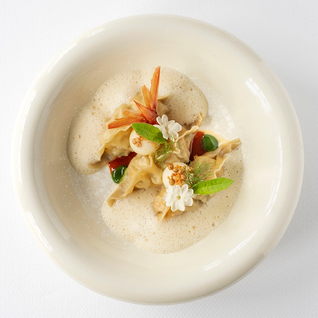 Gyozas au homard et crevettes noshabi, sauce kimchi