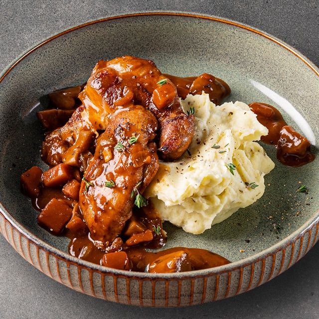 Kipstoofpotje met dragonsaus en kruidenpuree