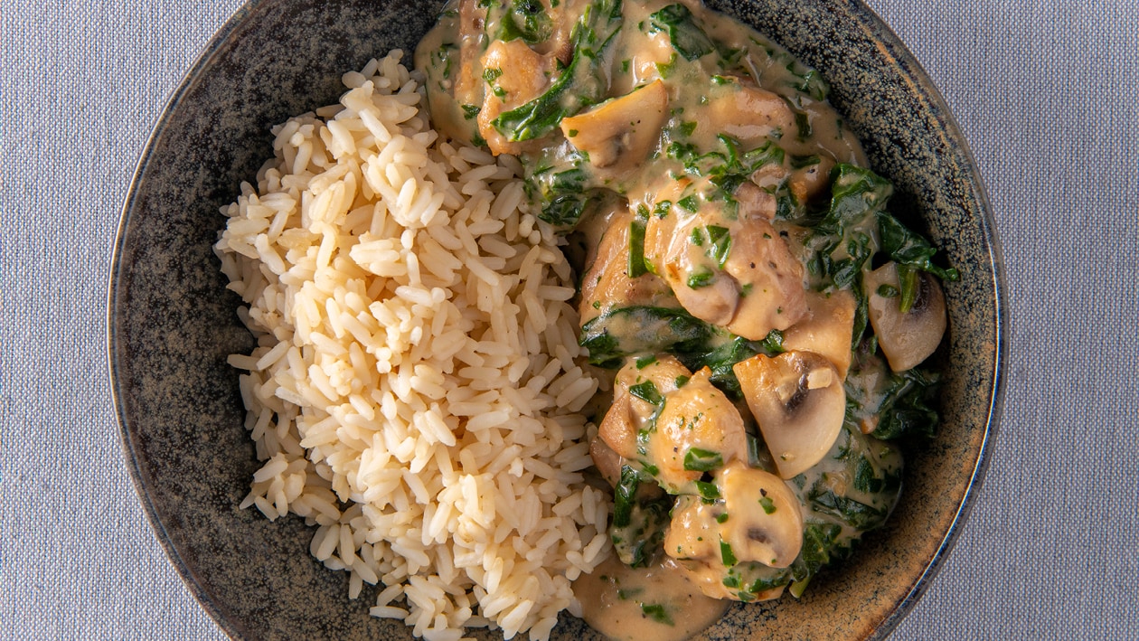 Stoofpot van NoChicken Chunks, champignons, spinazie, rijst. – - Recept 