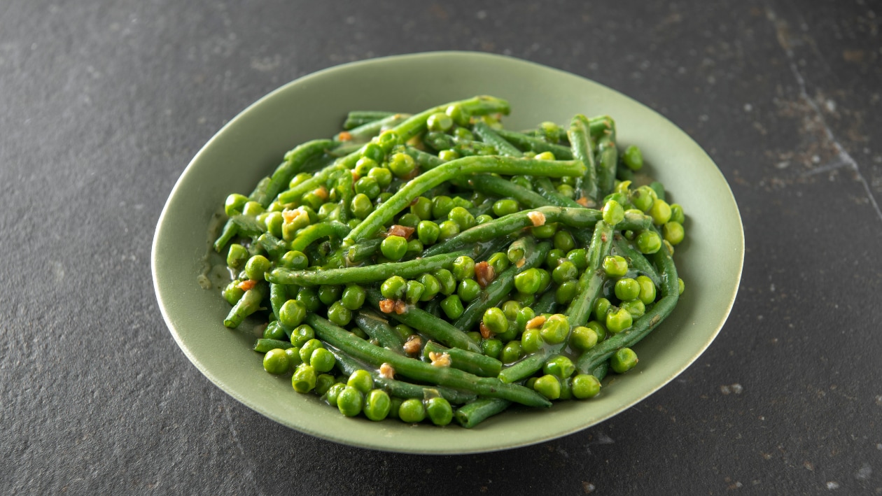 Erwten en groene boontjes met spek en ui – - Recept 