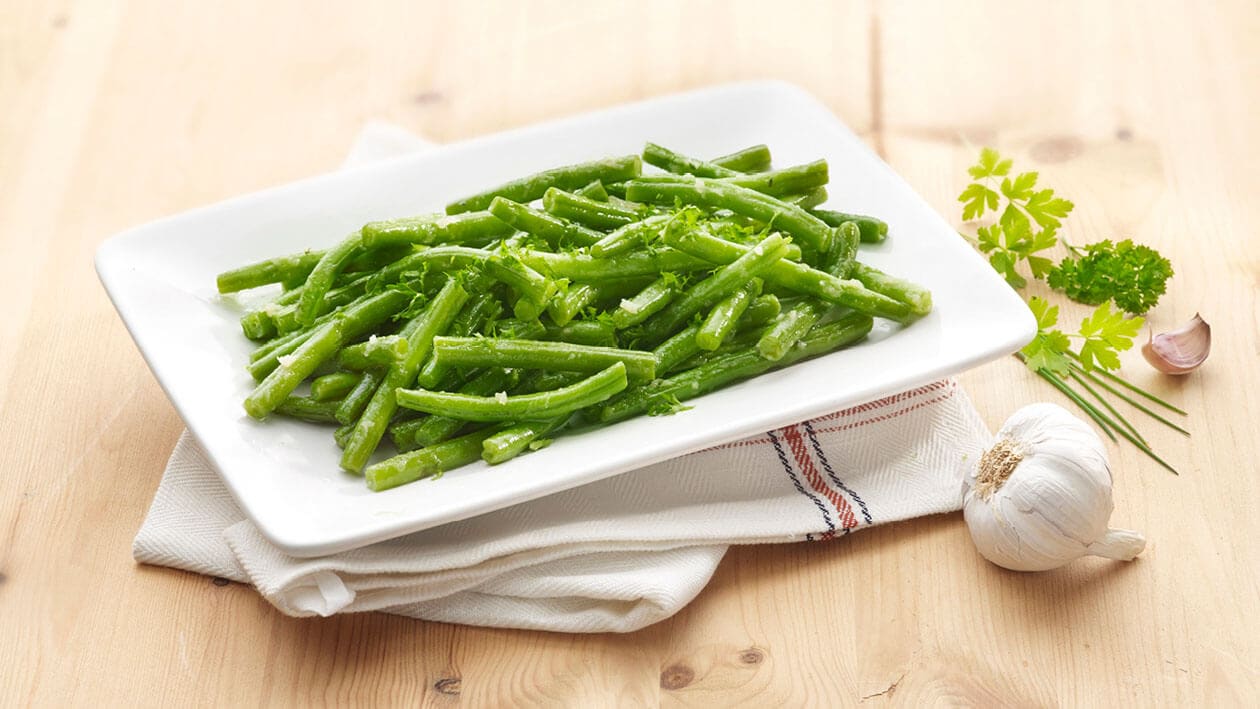 Groene boontjes met fijne kruiden en knoflook – - Recept 