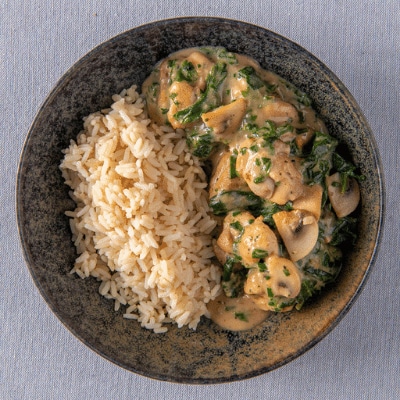 Stoofpot van kip, champignons, spinazie en rijst