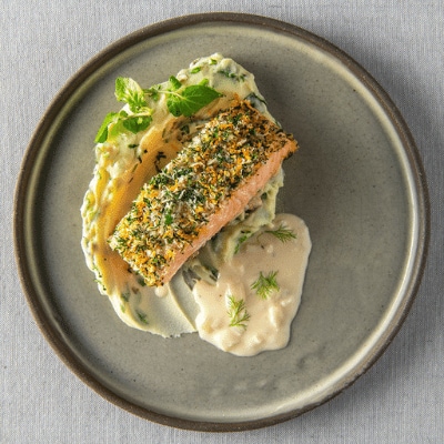 Filet de saumon en croûte de moutarde et persil, purée de cresson