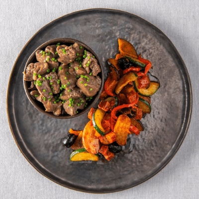 Collier d’agneau, jeunes légumes et chorizo, pommes de terre