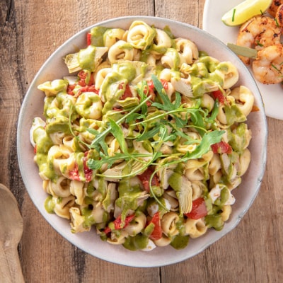 Pastasalade met tortellini, artisjok en zongedroogde tomaten