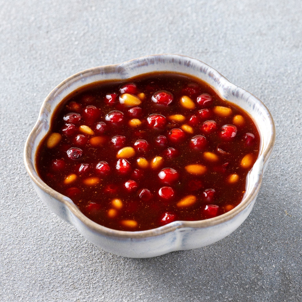 Sauce aux airelles et aux pignons de pin