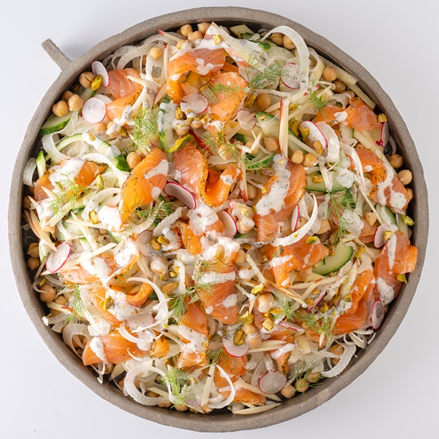 Komkommersalade met venkel, kikkererwten en mierikswortel