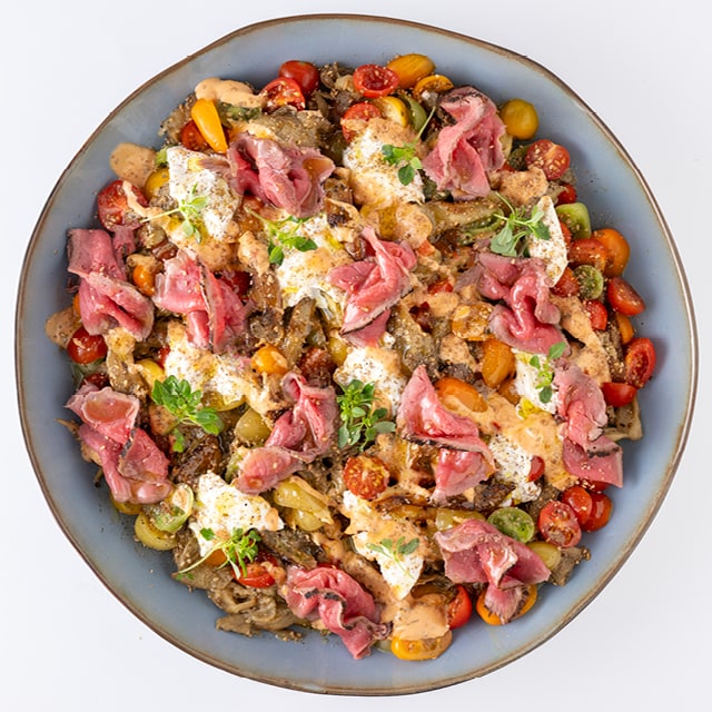 Zuiderse auberginesalade met rosbief en burrata