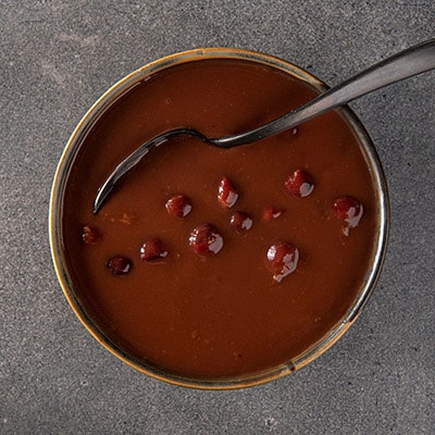 Roomsaus met krieken en cassis