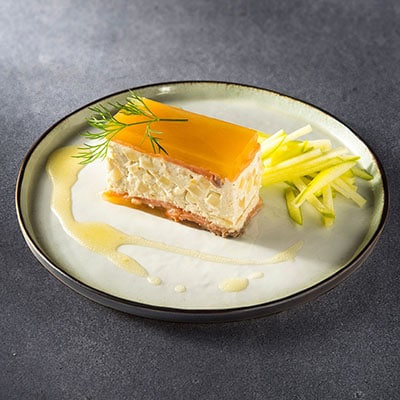 Tompouce de saumon, truite et céleri-rave avec gelée de pommes