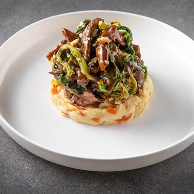 Wild met pastinaak-wortelpuree