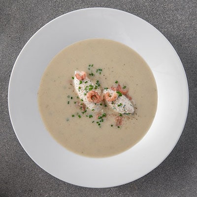 Soupe de chicons à la mousse de crevettes grises et ciboulette