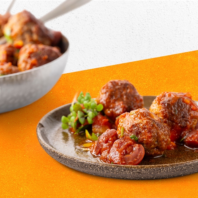 Albondigas avec un chutney de tomates et de cerises du nord