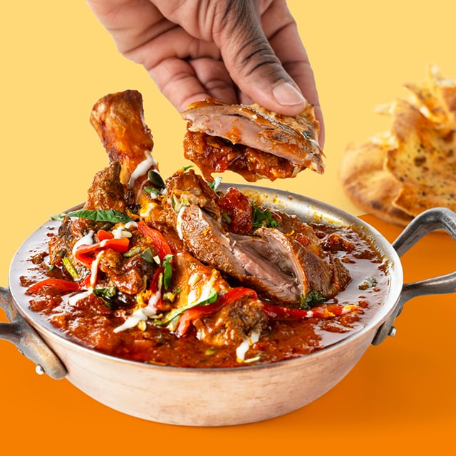 Traaggegaarde lamsschenkel in rijke tomatensaus