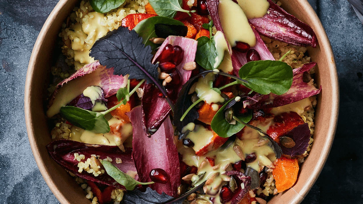 Bulgur salade met geroosterde pompoen en roodlof en granaatappel – - Recept 