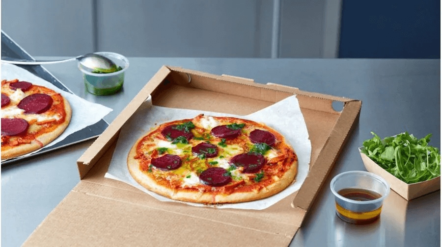 Pizza, met rode bietjes, mozzarella, cheddar en rode ui (delivery) – Recept 