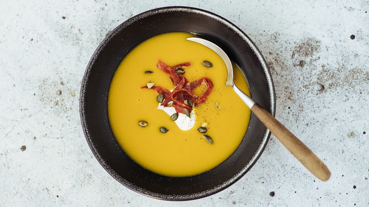 Soupe de potiron avec fenouil rôti, chorizo et crème fraîche – - Recette