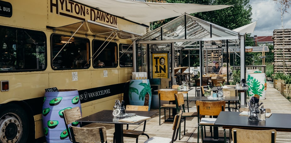 Street food dans un bus scolaire 