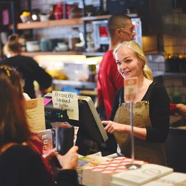 Service client en restauration : 5 stratégies pour réussir votre rentrée