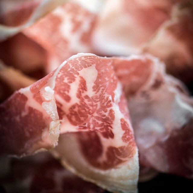 Conserver, préparer et servir de la viande vieillie à sec 