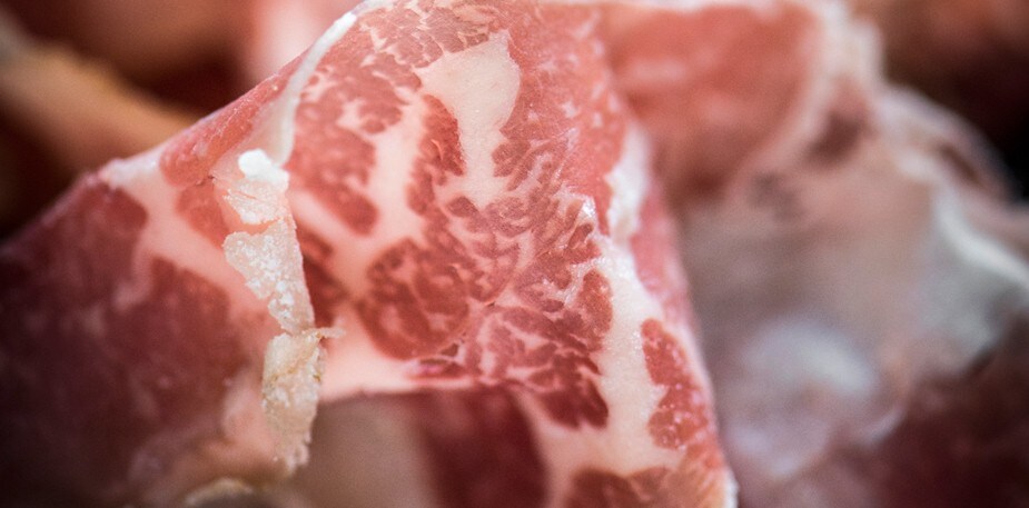 Conserver, préparer et servir de la viande vieillie à sec 