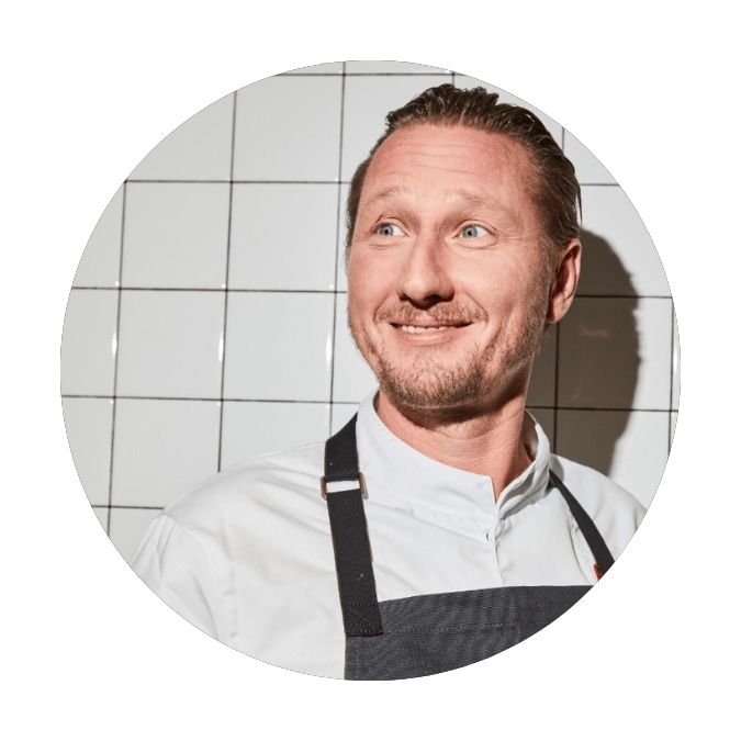 « Breng een vleugje originaliteit aan tafel door de borden enkel met de garnituren te serveren en de warme soep pas op het laatste moment erbij te schenken.»