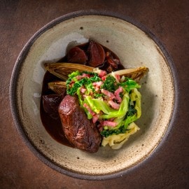 1. Everzwijn / savooikool / spek / witloof / aardappelmousseline / wildsaus met braaduitjes