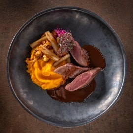 3. Haas / schorseneer / mousseline van pompoen / dooierzwam / wildsaus met chocolade